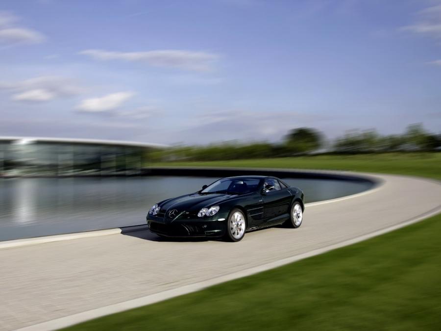  Mercedes-Benz SLR McLaren 2005 года  (фото 4 из 10)